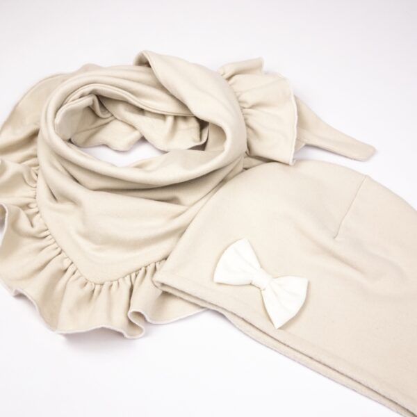 Czapka i chusta z falbanką